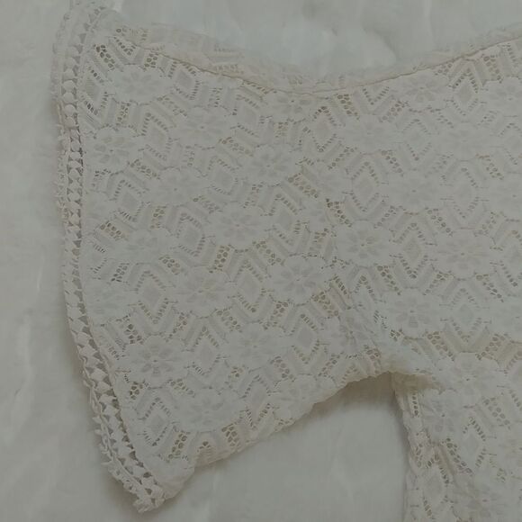 Christopher & Banks Petite Medium See Through White Flower "Crocheted" Top - Picture 9 of 9